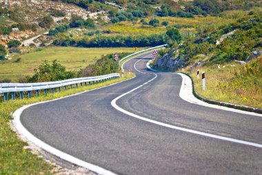 Pag Island virajlı yol