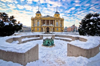 Zagreb kış görünümünde Hırvat Ulusal Tiyatrosu