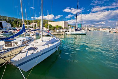 Split waterfront Marinada yelken