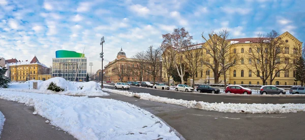Winters aanblik van Maarschalk Tito plein in Zagreb — Stockfoto