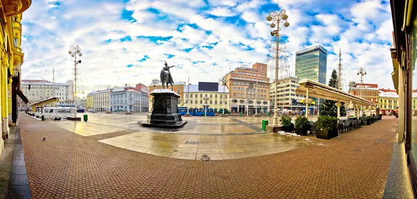 Ban Jelacic torget i Zagreb panorama — Stockfoto