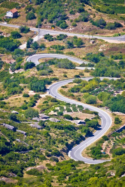 Eiland Vis bochtige weg verticale weergave — Stockfoto