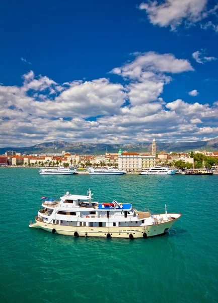 Turquesa Split vista al mar y frente al mar — Foto de Stock