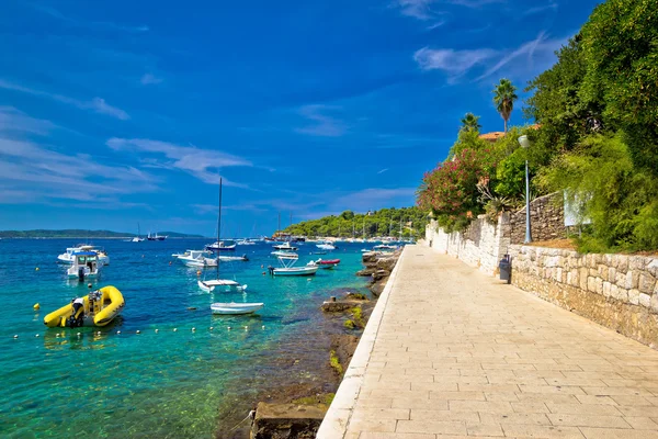 Ilha de Hvar passarela junto ao mar — Fotografia de Stock