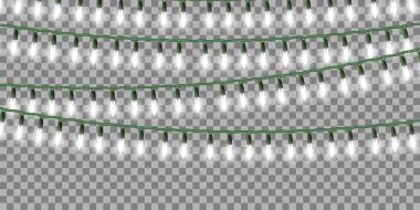 Xmas çelenkleri, bir dizi Noel ışığı, gerçekçi parlak elementler. Şeffaf arkaplanda izole edilmiş tel dizgilerdeki vektör parlayan ampuller