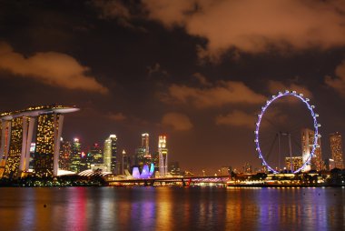 2016-03-08 Singapur-Sunset Waterfront manzaralı Singapur silüeti