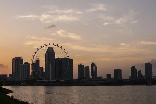 Singapur Skyline gün batımı görünümü