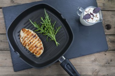 Roka teflon tava ızgarada biftek ızgara tavuk göğsü