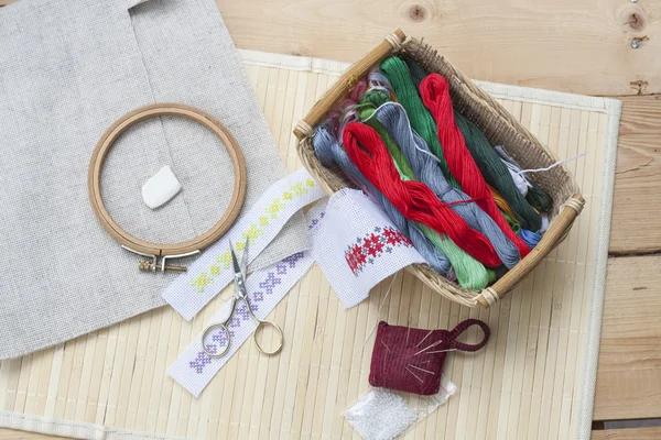 Sewing and ambroidery craft kit, embroidery thread in basket and other tools, selective focus — Stock Fotó