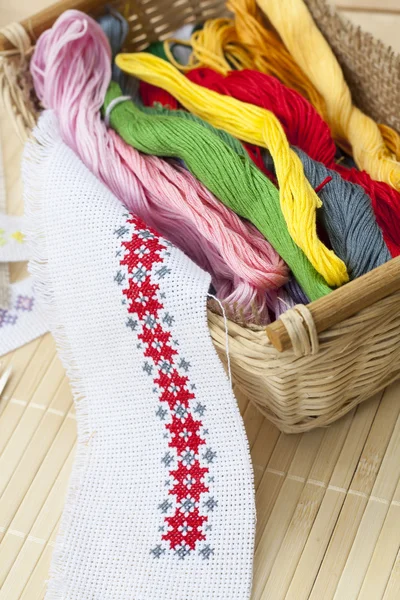Sewing and ambroidery craft kit, embroidery thread in basket and other tools, selective focus — Stockfoto