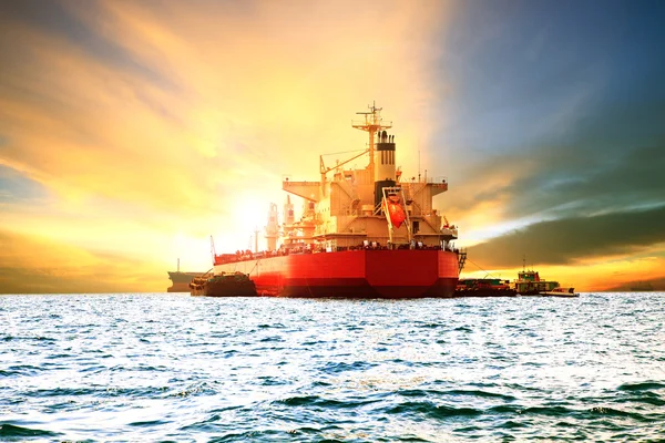 Commercial container ship loading goods in sea harbor port again — Stock Photo, Image