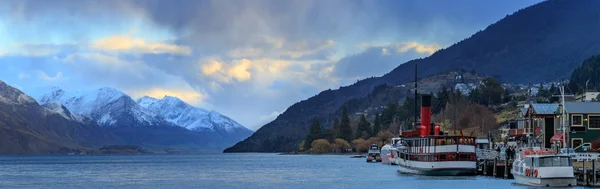 Panorama bellissimo panoramico del lago wakatipu queenstown sud isla — Foto Stock