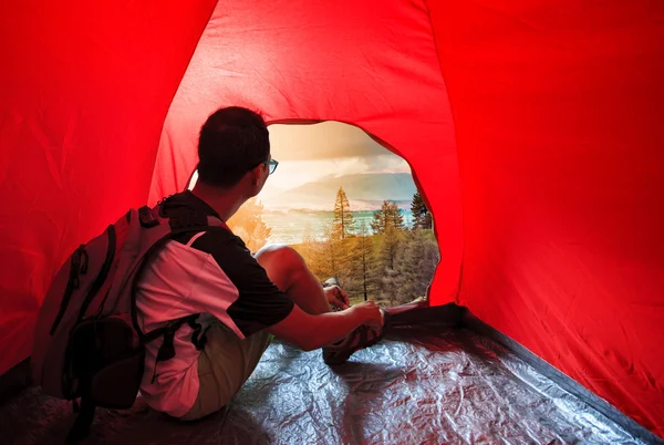 Camping man in camper tent looking to beautiful natural scenic u — Stock Photo, Image