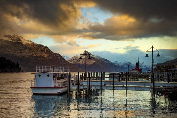 Красивый пейзаж озера wakatipu queenstown южный остров новый ze — стоковое фото