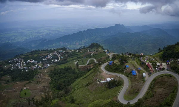 Horská silnice v phu tubberk důležité cestovní destinace — Stock fotografie