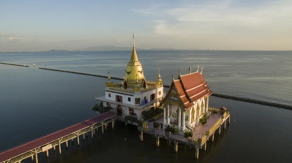 ワット ・ hongtong 寺重要なランドマークや旅行の空撮 — ストック写真