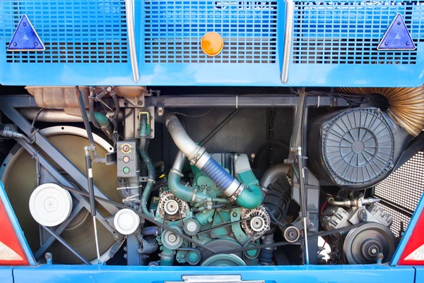 Задний вид двигателя автобуса открытая крышка двери шоу нездоровится для Maintena — стоковое фото