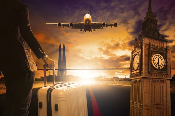 Young business man standing with luggage on urban airport runway — Stock Photo, Image