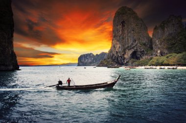 Railay bay krabi th Güney, güzel deniz scape ahşap tekne