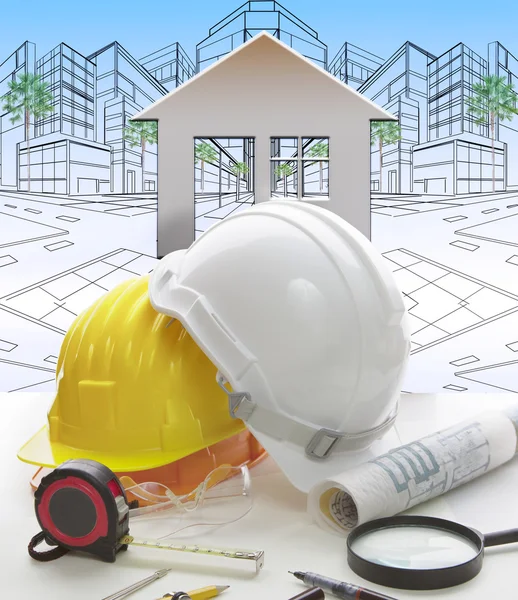 Schutzhelm Auf Ingenieurarbeitstisch Gegen Skizzieren Von Bauund