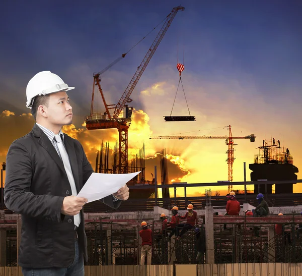 Young engineer man working with construction plan in building st — Stock Photo, Image