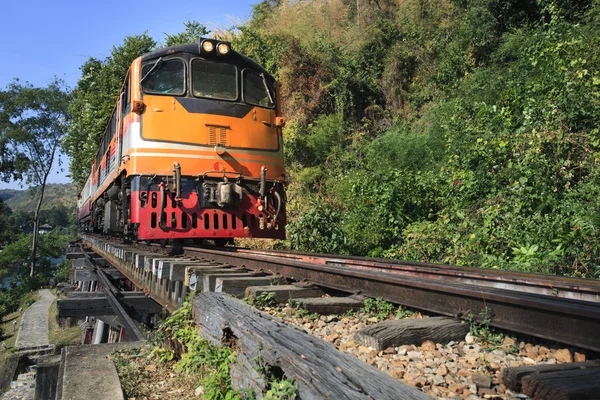 Trains running on death railways track crossing kwai river in ka — Stock Photo, Image
