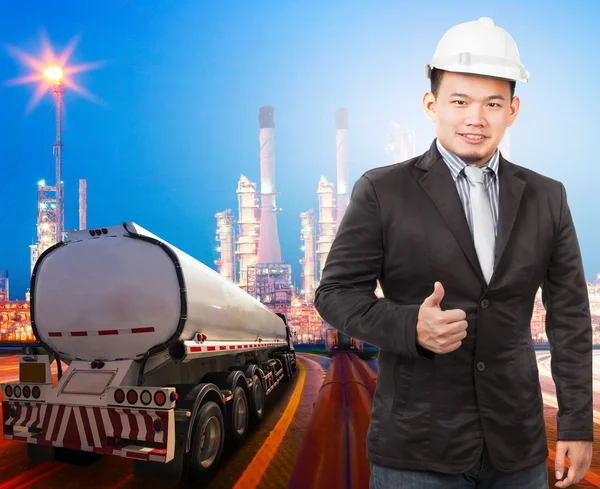 Young engineering man with safety helmet standing against beauti — Stock Photo, Image
