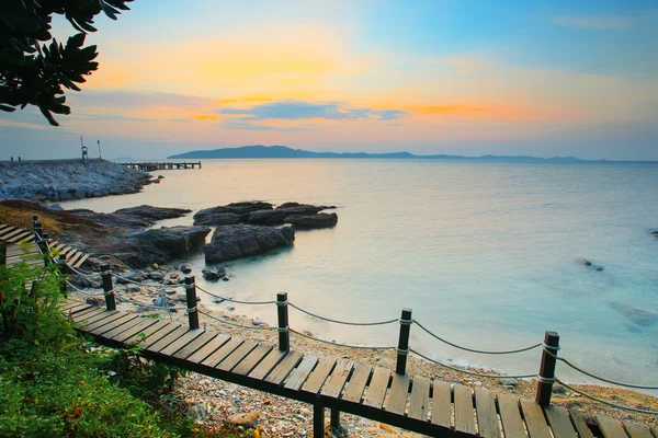 Bela paisagem do mar na luz da manhã de khao leam ya marine nati — Fotografia de Stock