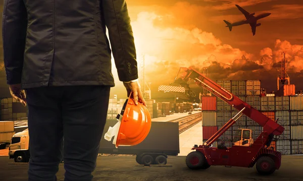 Kap içinde çalışma adam rıhtım ve arazi, taşıma hava, ex içe aktarma