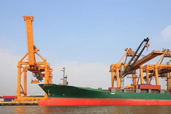 Commercial ship on port  with big loading crane — Stock Photo, Image