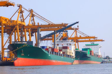 üzerinde bağlantı noktası alma expor için nakliye konteyner ile ticari gemi