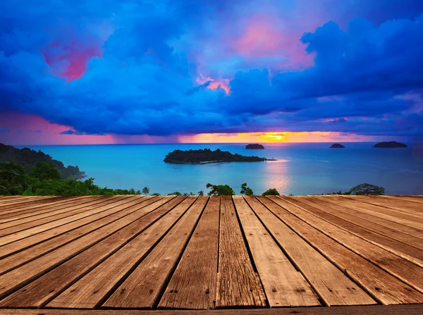 Top wood panel terrace with beautiful dramatic sky of sun set an — Stock Photo, Image