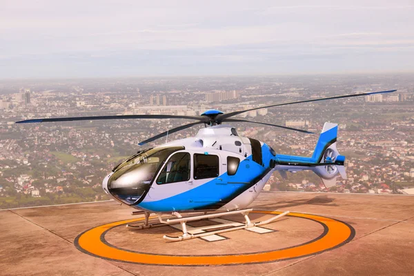 Helikopter parken auf dem Dach des Gebäudes Nutzung für gewerbliche Luftfahrt t — Stockfoto