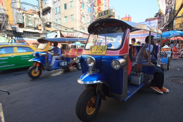 THAILAND,BANGKOK - FEB 24 :Tuk Tuk thailand vehicle symbol parki — Stock Photo, Image