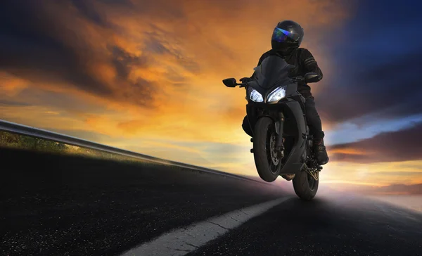 Young man riding motorcycle on asphalt highways road with profes — Stock Photo, Image