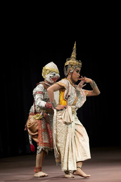 TAILANDIA BANGKOK - 7 de agosto: Hanuman y la señora Suphanmucha — Foto de Stock