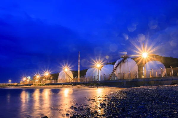 Depósito de almacenamiento de gas Lpg en la industria petroquímica pesada — Foto de Stock