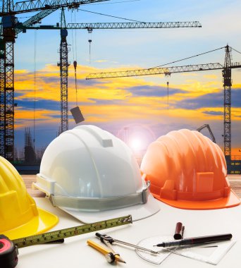 mühendis çalışma tablosu planı, ev modeli ve yazma aracı ekipmanları