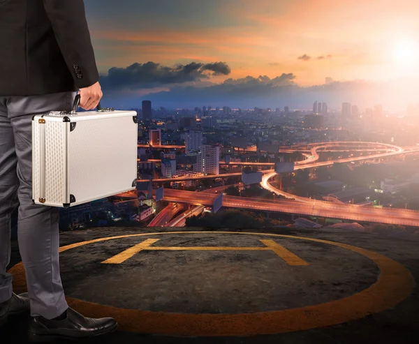 Business man with strong metal breifcase standing on helicopter — Stock Photo, Image