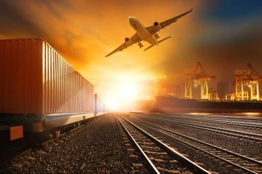 Demiryolları parça ve Commerce çalışan sanayi konteyner trainst