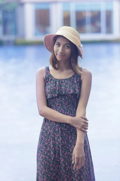 Portrait of young beautiful asian tan skin woman smiling face we — Stock Photo, Image