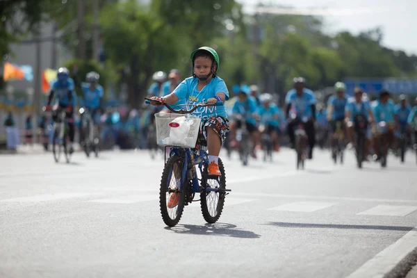 Bangkok thailand: 16. august16: altes fahrrad in "bike for mom" wichtig für thailand dynastie event in bangkok thailand am 16. august2015 — Stockfoto