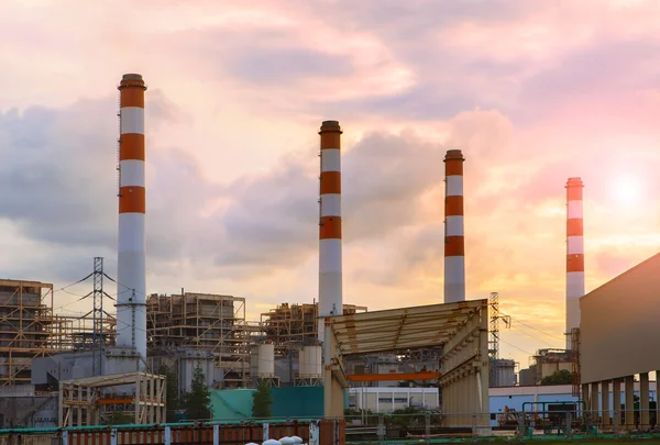 熱発電産業工場の煙突 — ストック写真