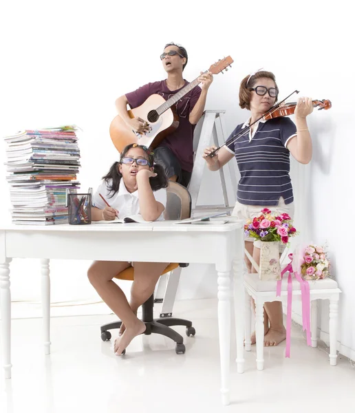 Actividades familiares felices y divertidas — Foto de Stock