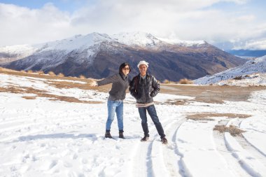 çiftler Asya seyahat mutluluk yüzü ile fotoğraf çekmek