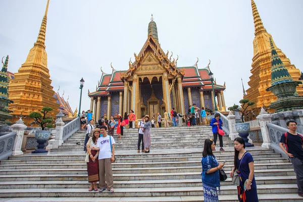 BANGKOK THAILAND OTTOBRE 3-turista scattare una foto al nonno — Foto Stock