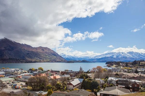 Beautiful top view land scape of lake wanaka town in cloudy day — Stock Photo, Image