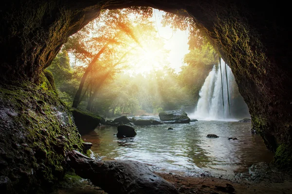 Haew suwat Wasserfälle im Khao yai Nationalpark im Nordosten des Landes — Stockfoto