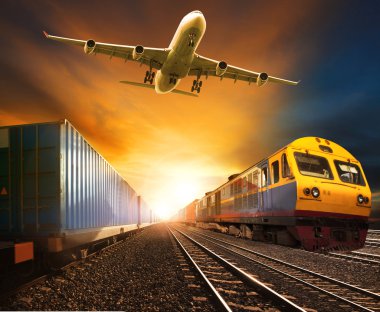 Demiryolları parça ve kargo f üzerinde çalışan sanayi konteyner trainst