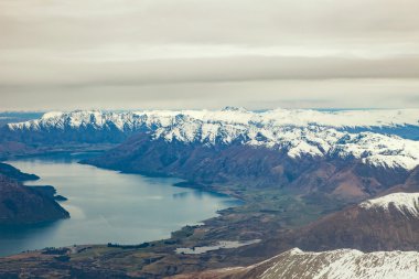 queentown Güney Isl, uçak penceresinden manzara kar dağ